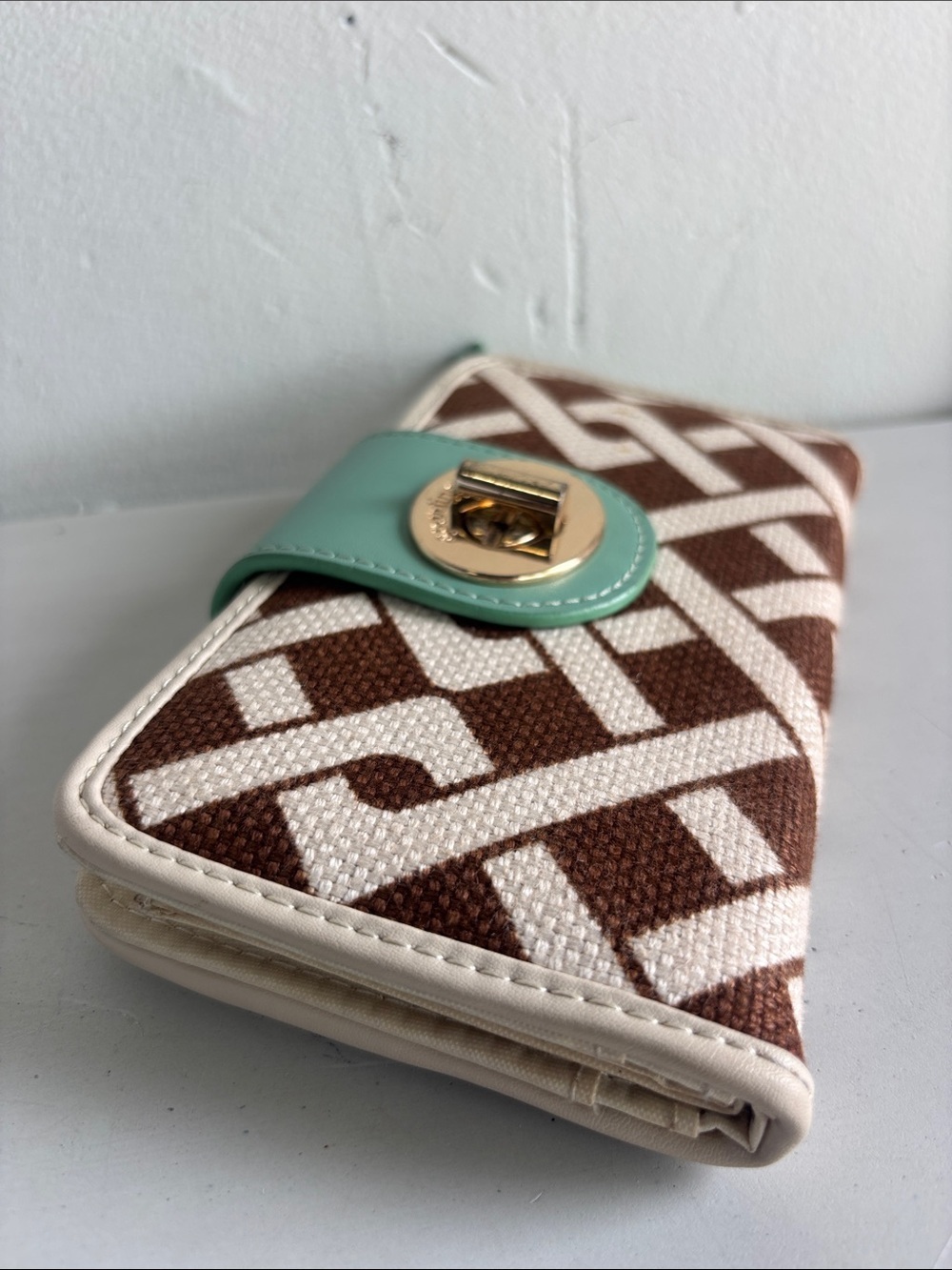 Spartina 449 Brown & Cream Geometric Wallet with Mint Strap - Picture 4 of 6